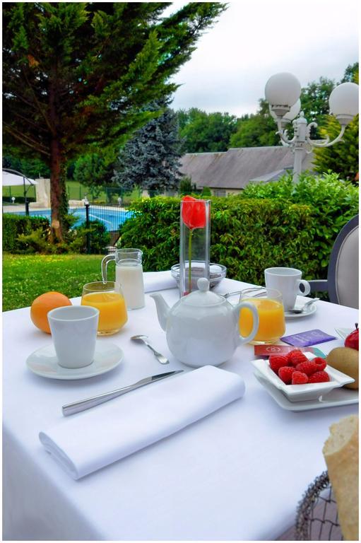 Hotel Restaurant Les Coquelicots, The Originals Relais Saint-Pardoux-l'Ortigier Bagian luar foto