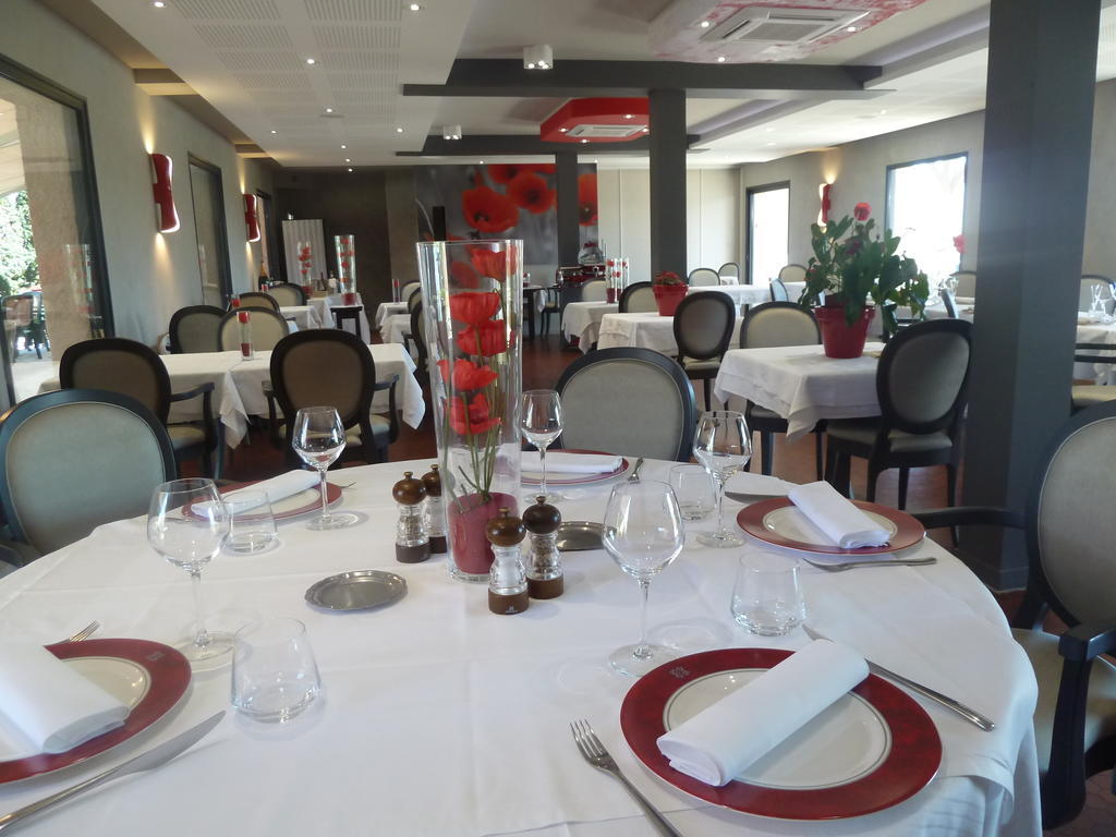 Hotel Restaurant Les Coquelicots, The Originals Relais Saint-Pardoux-l'Ortigier Bagian luar foto